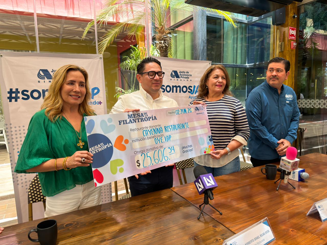 Cayenna Restaurante entrega donativo a Oye IAP