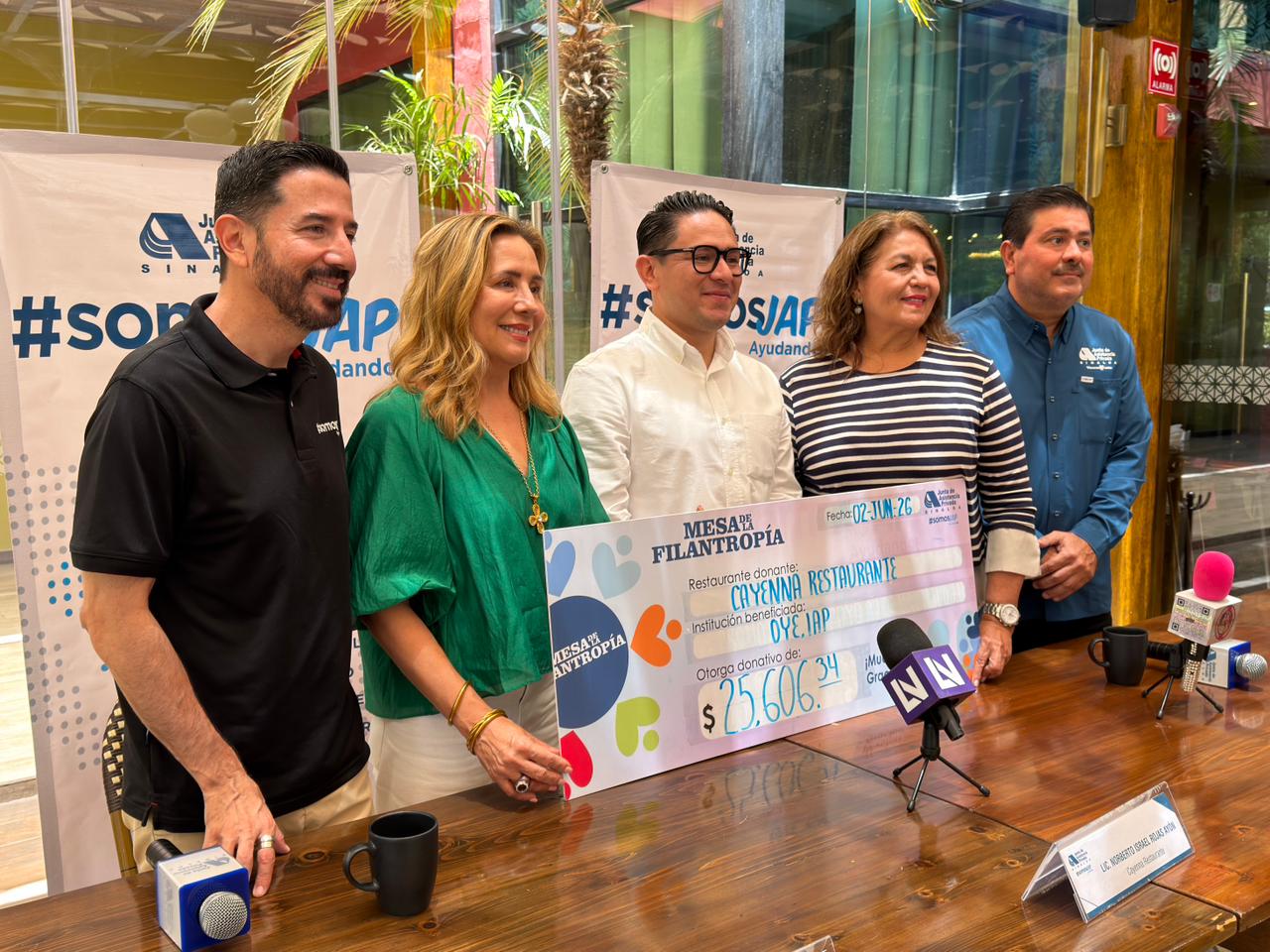 Cayenna Restaurante entrega donativo a Oye IAP
