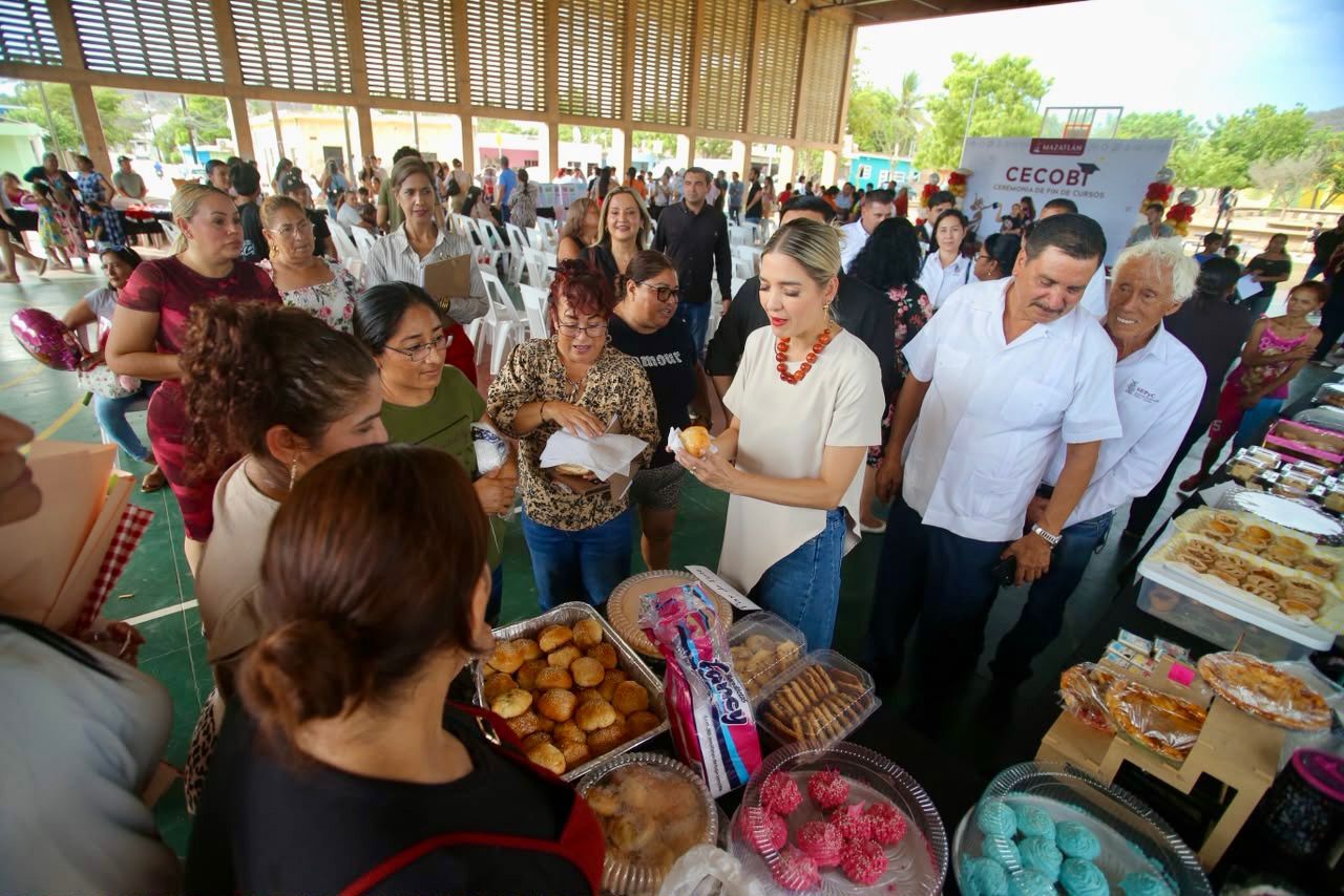 Culminan 202 alumnos su formación en el Cecobi Tercera Ampliación de Urías de Mazatlán