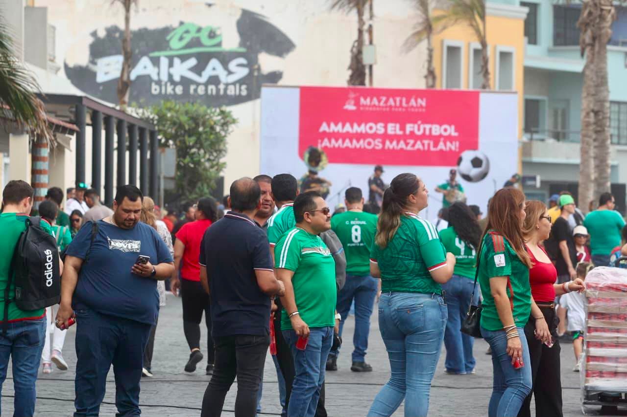 Celebran en Olas Altas en Mazatlán triunfo de la Selección Mexicana