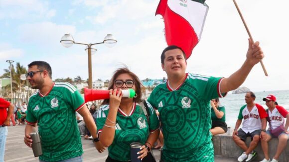 Olas Altas se pinta de verde, blanco y rojo: miles celebran el triunfo de México en una fiesta que une a Mazatlán, Sinaloa
