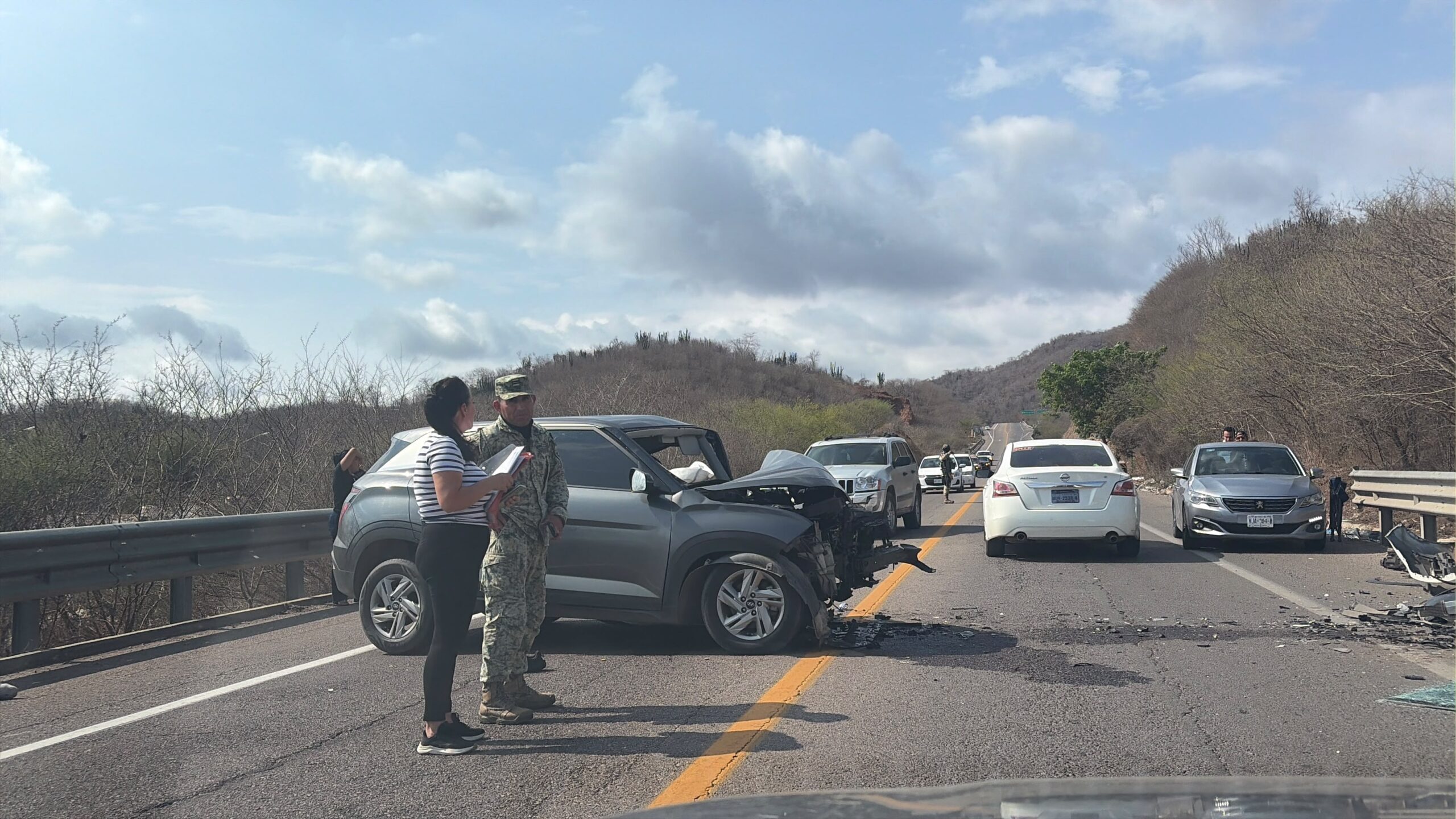 Choque entre dos vehículos SUV en Mazatlán, Sin.