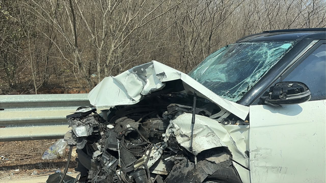 Choque entre dos vehículos SUV en Mazatlán, Sin.