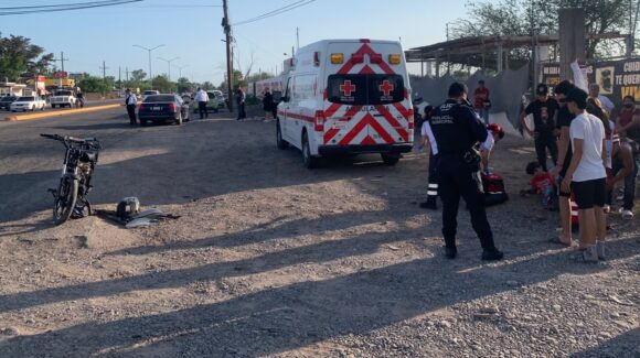 Joven motociclista resulta lesionado tras choque en la carretera a León Fonseca, Guasave, Sinaloa