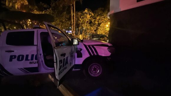 Ignorar un alto desencadenó choque en Centro de Mazatlán, Sinaloa; revelan causas del accidente con dos policías lesionados