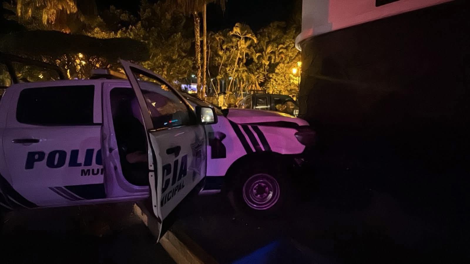 Choque entre patrulla y camioneta en Mazatlán
