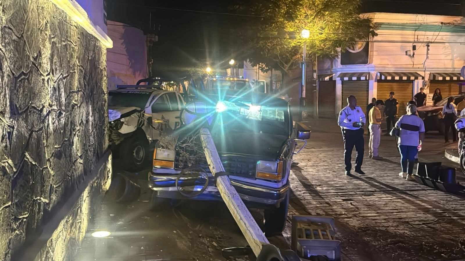 Choque entre patrulla y camioneta en Mazatlán