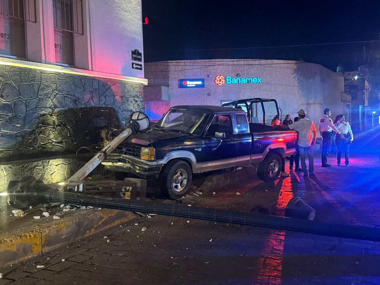Choque entre patrulla y camioneta en Mazatlán