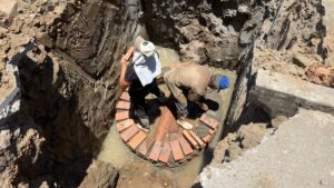 cierran calle en lomas de mazatlan sinaloa por renovacion de alcantarillado drenaje