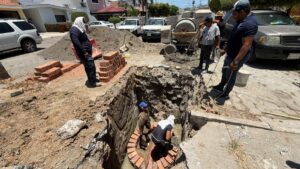 cierran calle en lomas de mazatlan sinaloa por renovacion de alcantarillado lugar