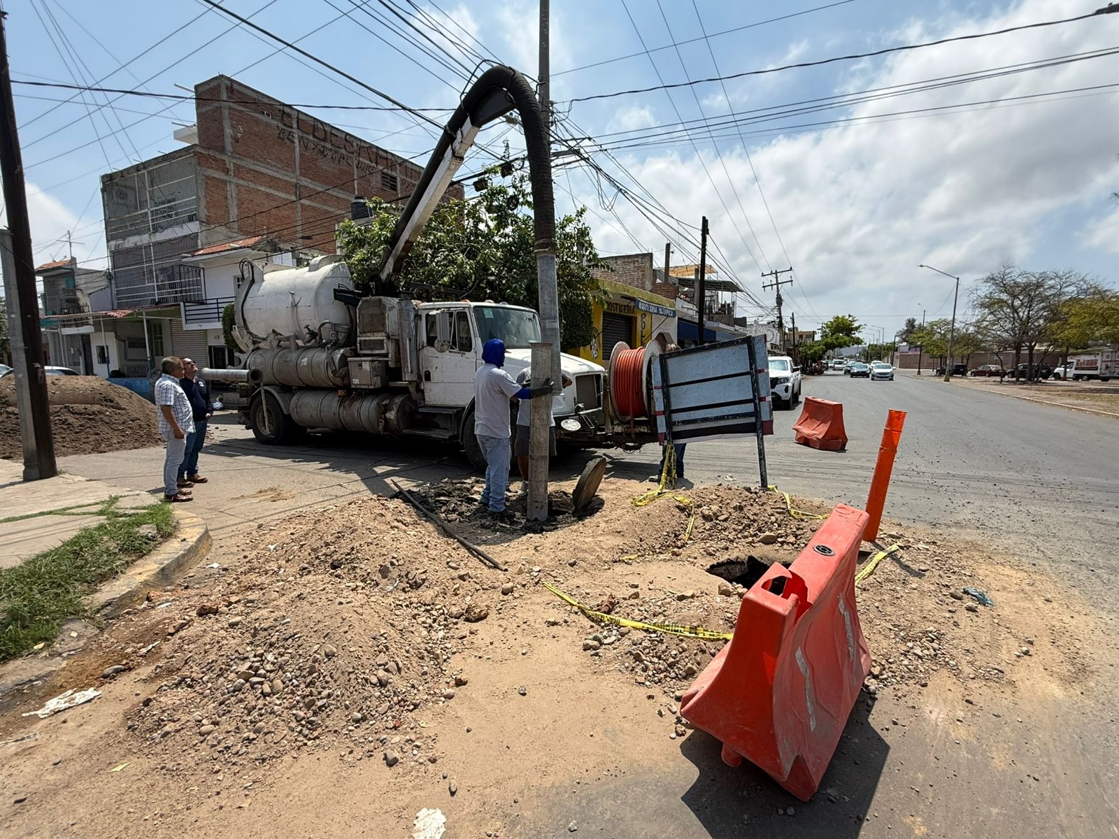 Cierre vial parcial en el cruce de la avenida Insurgentes y la calle Múnich 72 por labores de Jumapam