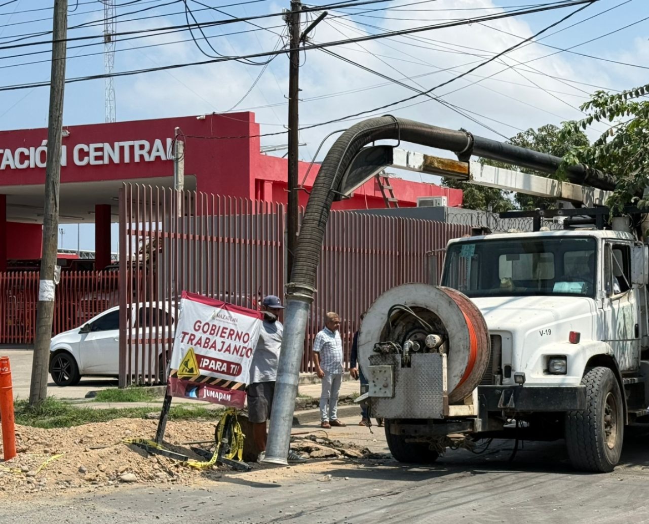 Cierre vial parcial en el cruce de la avenida Insurgentes y la calle Múnich 72 por labores de Jumapam