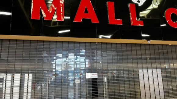 Comerciantes del centro en Los Mochis ven positivas las clausuras de tiendas chinas si se apegan a la ley; piden “piso parejo” para todos