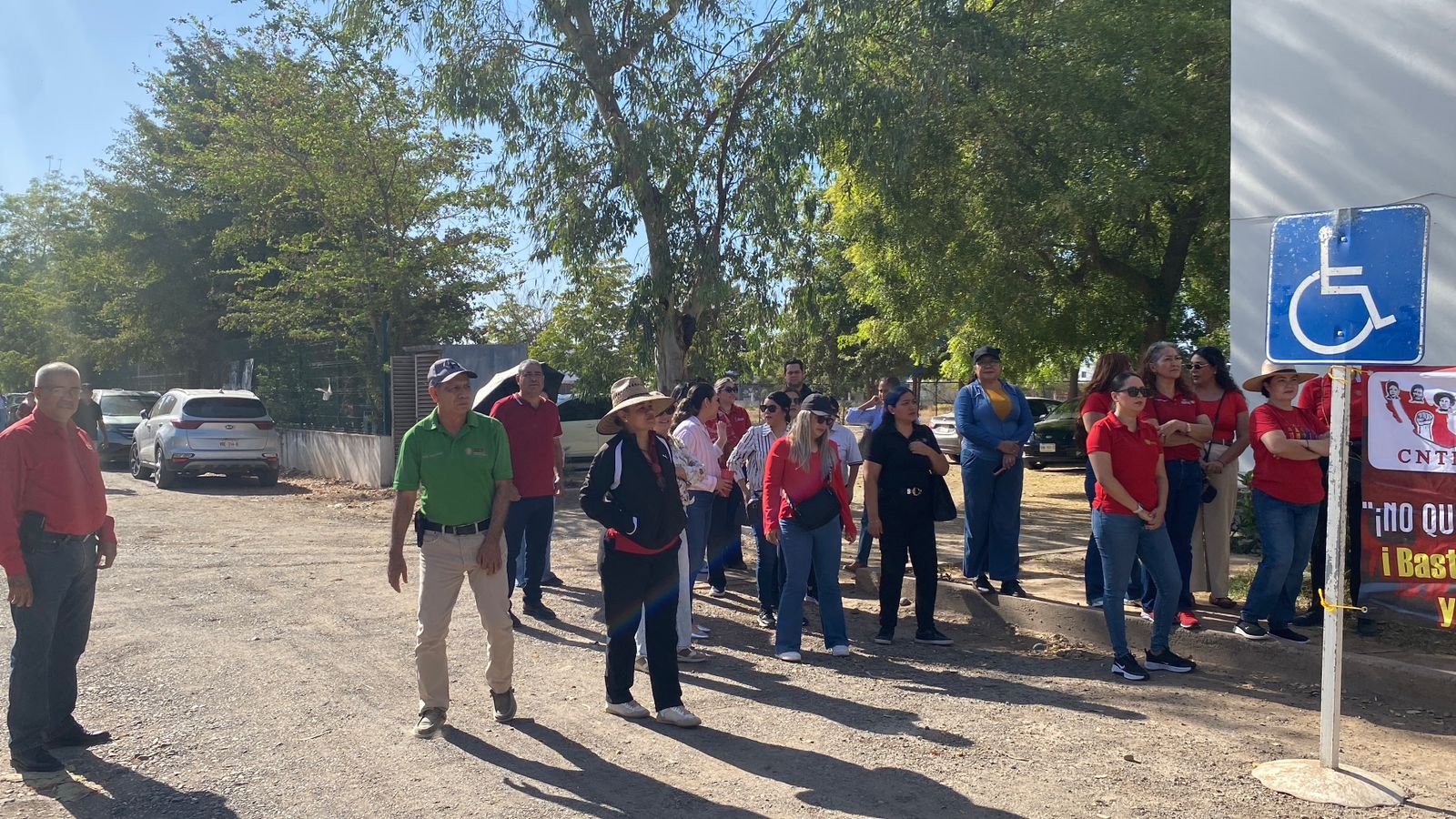 CNTE mantiene protesta en Servicios Regionales de Guasave