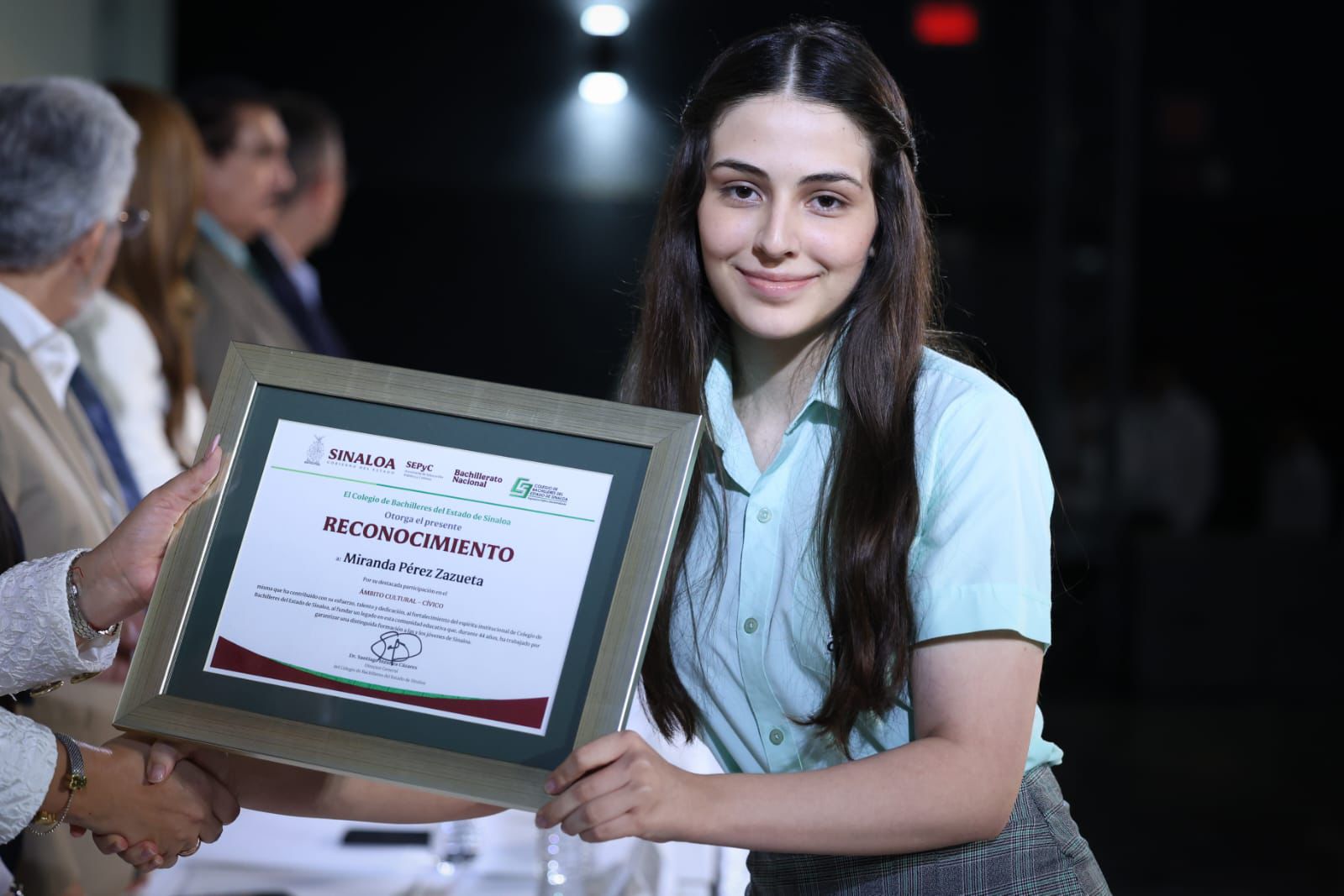 Cobaes entrega reconocimientos a su talento estudiantil