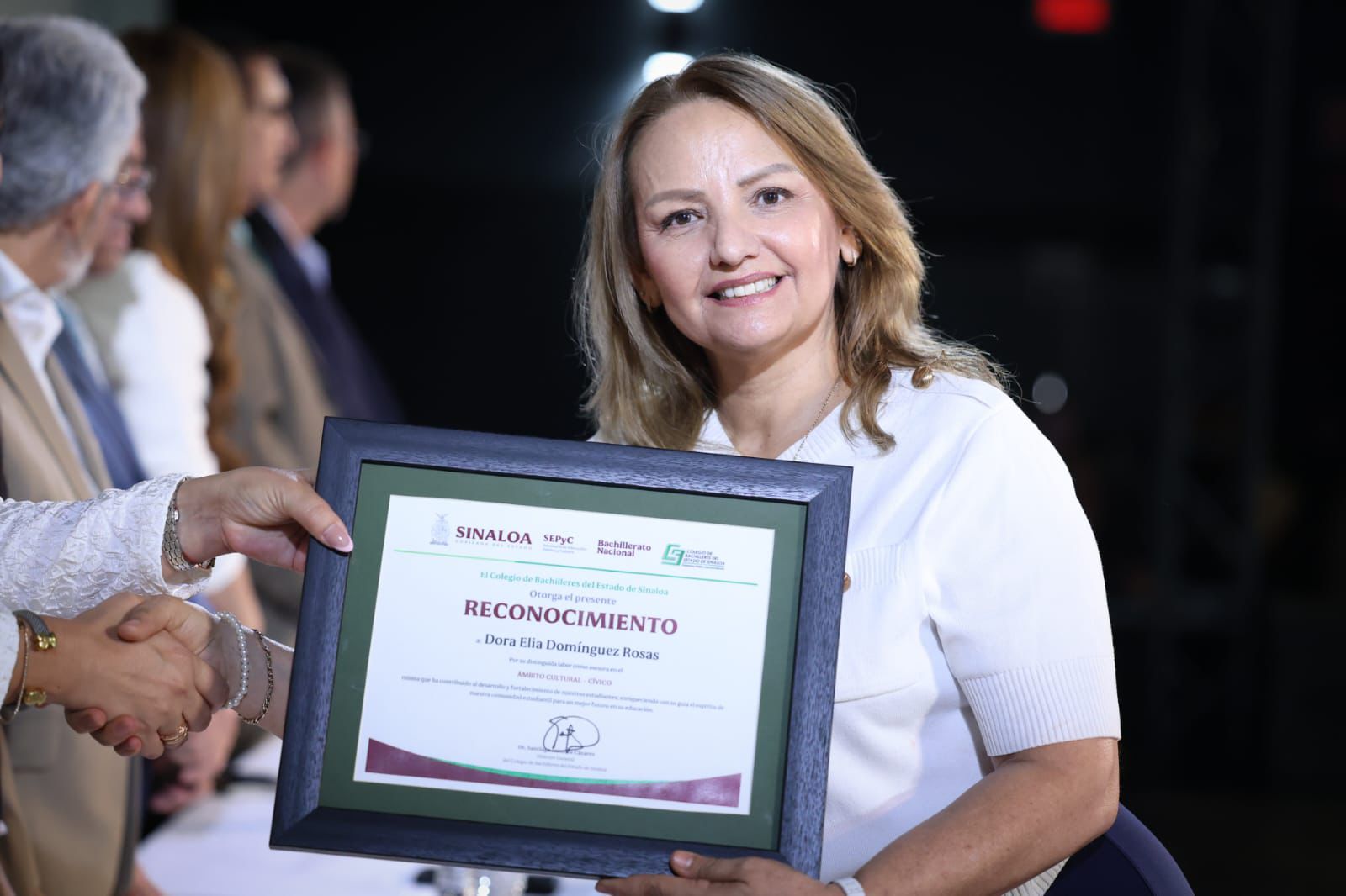 Cobaes reconoce a asesores distinguidos