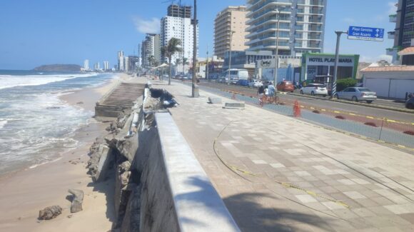 Daño en el malecón de Mazatlán, Sinaloa, podría ‘comerse’ la calle si no se atiende a tiempo: Semarnat