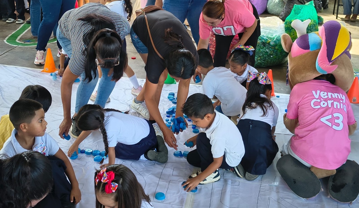 Colecta de tapas para apoyar tratamiento contra el cáncer de Rómina, en Mazatlán