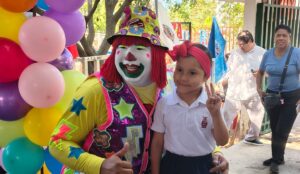 Colecta de tapas para apoyar tratamiento contra el cáncer de Rómina, en Mazatlán