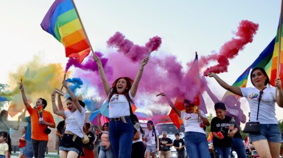 ¡Un Badiraguato incluyente! Con éxito se realizó la 4ta Marcha de la Diversidad 2026; José Paz López participa en la coronación de la reina LGBT+