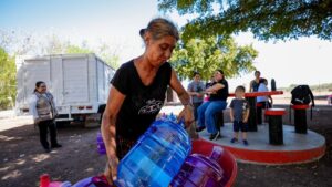 comunidades de badiraguato y mocorito reciben agua para consumo humano del aquaton adulta