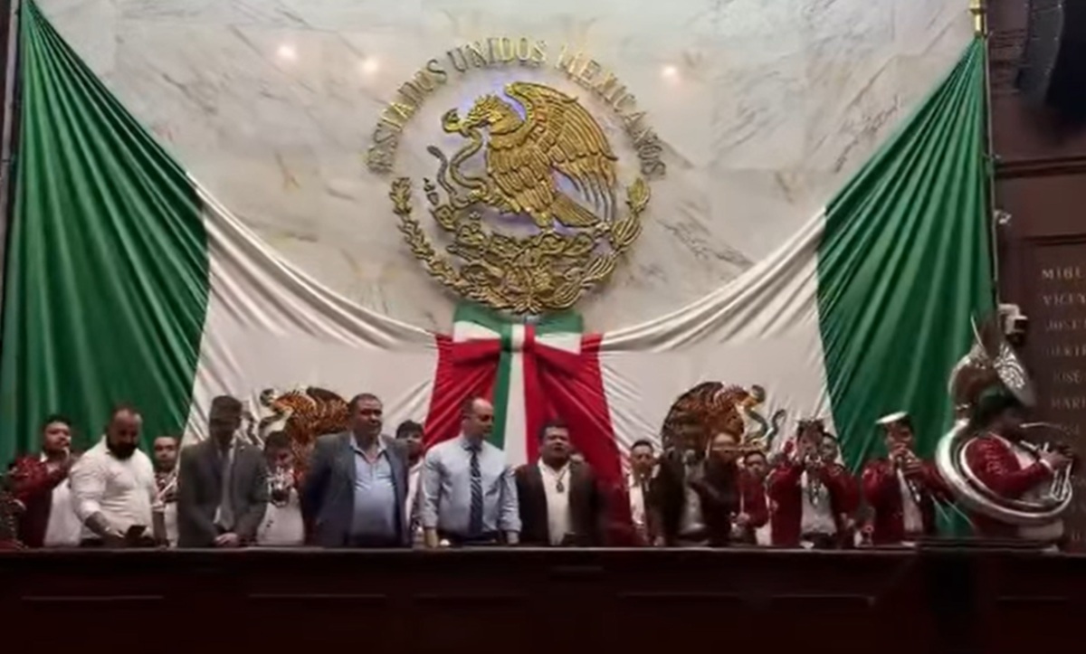 Congreso de Michoacán donde se cantó narcocorrido por el Día del Padre