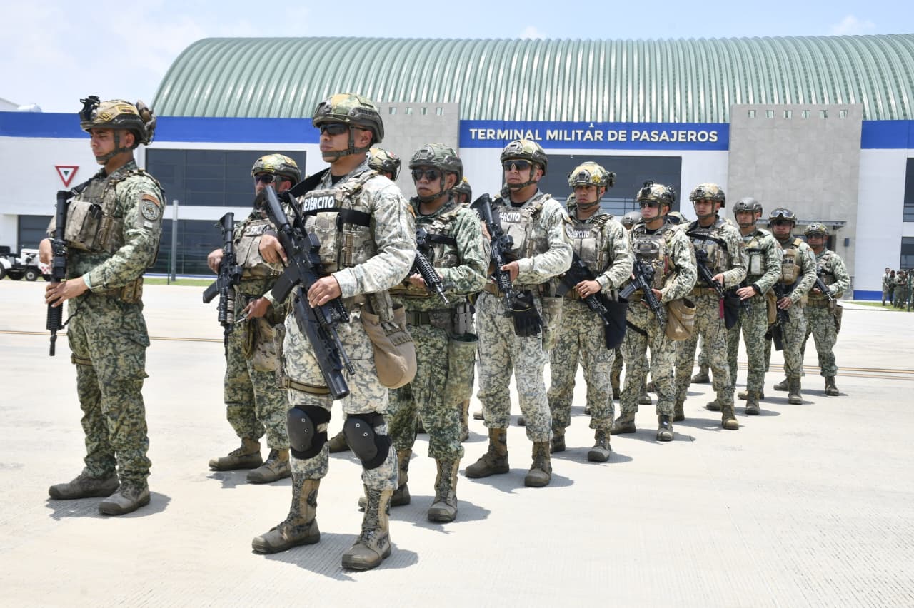 contingente del Cuerpo de Fuerzas Especiales del Ejército Mexicano arribó a la 9na Zona Aérea Militar,