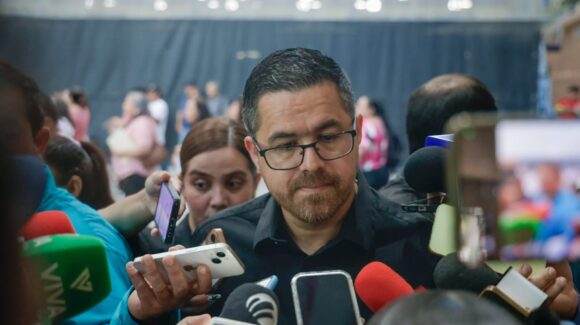 Trasladan a Mazatlán a mujer herida tras enfrentamiento en gasolinera en Escuinapa; preparan segunda cirugía: Cuitláhuac Gonzalez