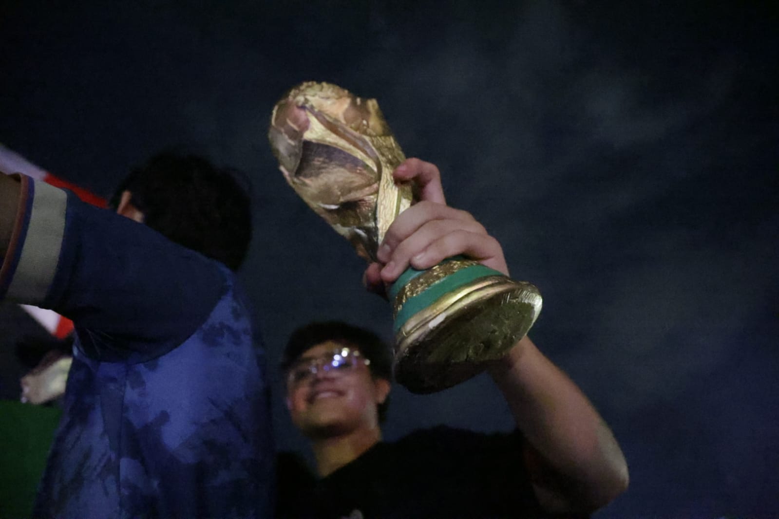 Culiacanenses celebran el triunfo del "Tri" sobre Ecuador en "La Canasta"