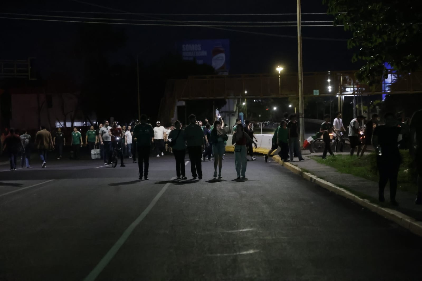 Culiacanenses celebran el triunfo del "Tri" sobre Ecuador en "La Canasta"