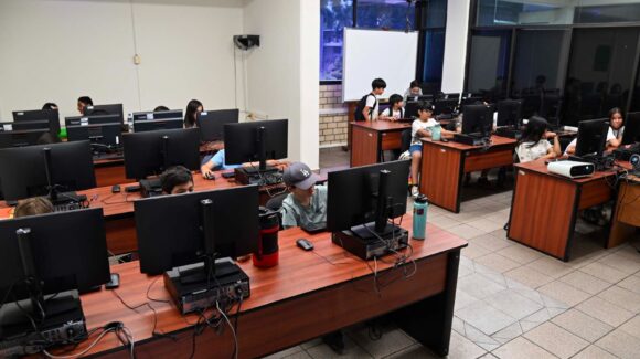 Con una alta demanda, niñas y niños se acercan a la IA con curso de verano tecnológico disponible en la UAS