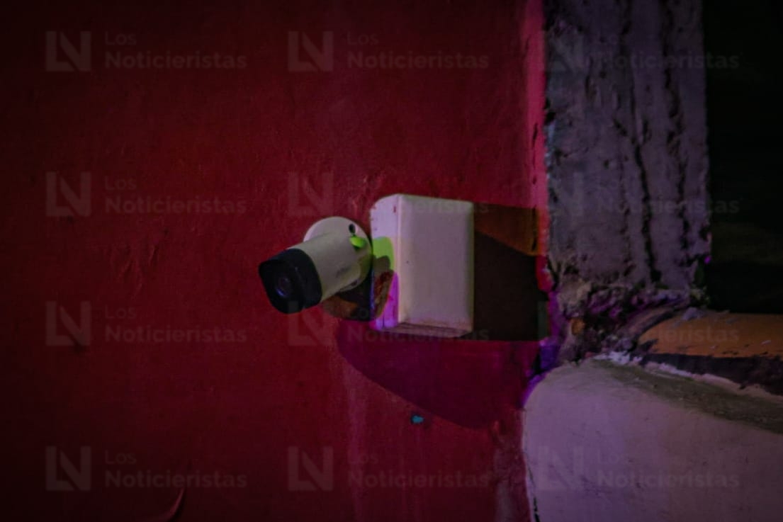 Dejan corona fúnebre en casa de la diputada local del PRI Paola Gárate