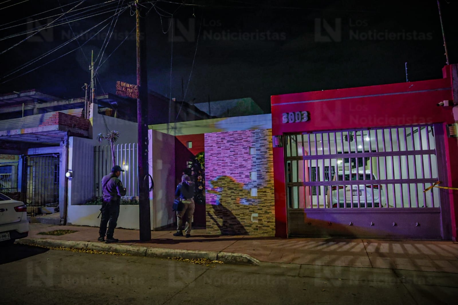 Dejan corona fúnebre en casa de la diputada local del PRI Paola Gárate