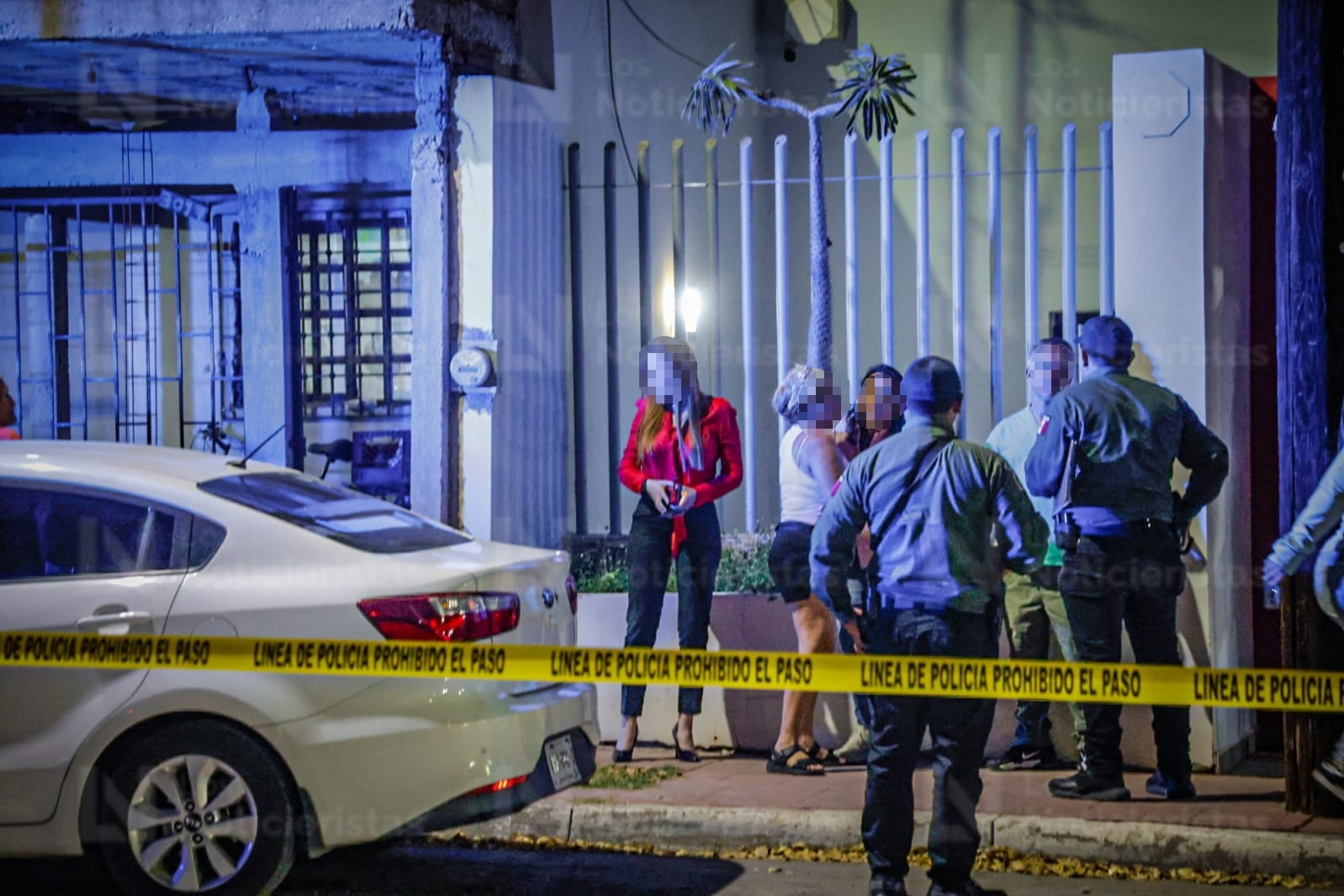 Dejan corona fúnebre en casa de la diputada local del PRI Paola Gárate