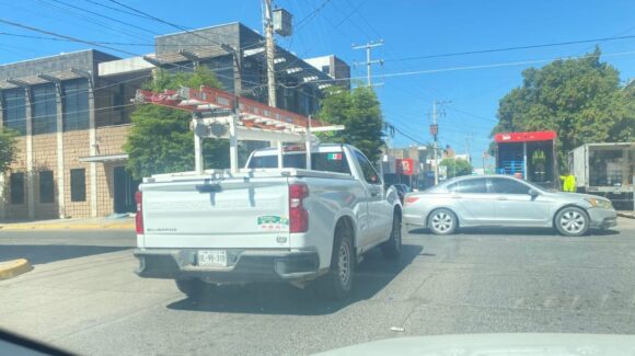 Denuncian presunta intimidación contra manifestantes durante plantón en oficinas de CFE en Guasave, Sinaloa