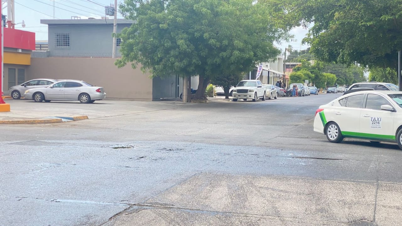 Derrame de líquidos en el Centro de Guasave