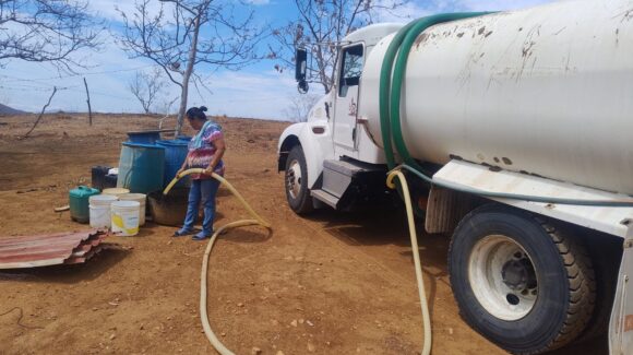 Comienzan el desabasto de agua en comunidades de Mocorito; atienden ya por medio de pipas