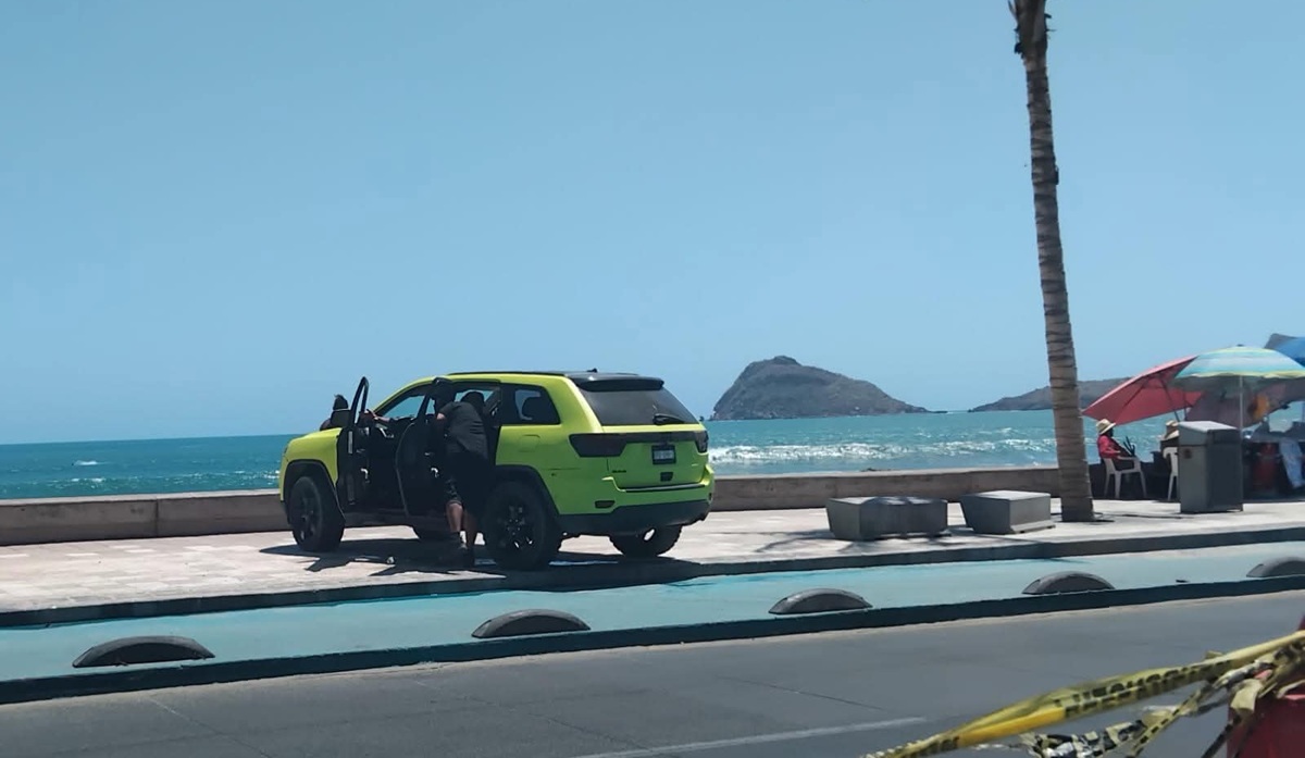 Detenido por estacionar su camioneta y orinar en el Malecón de Mazatlán