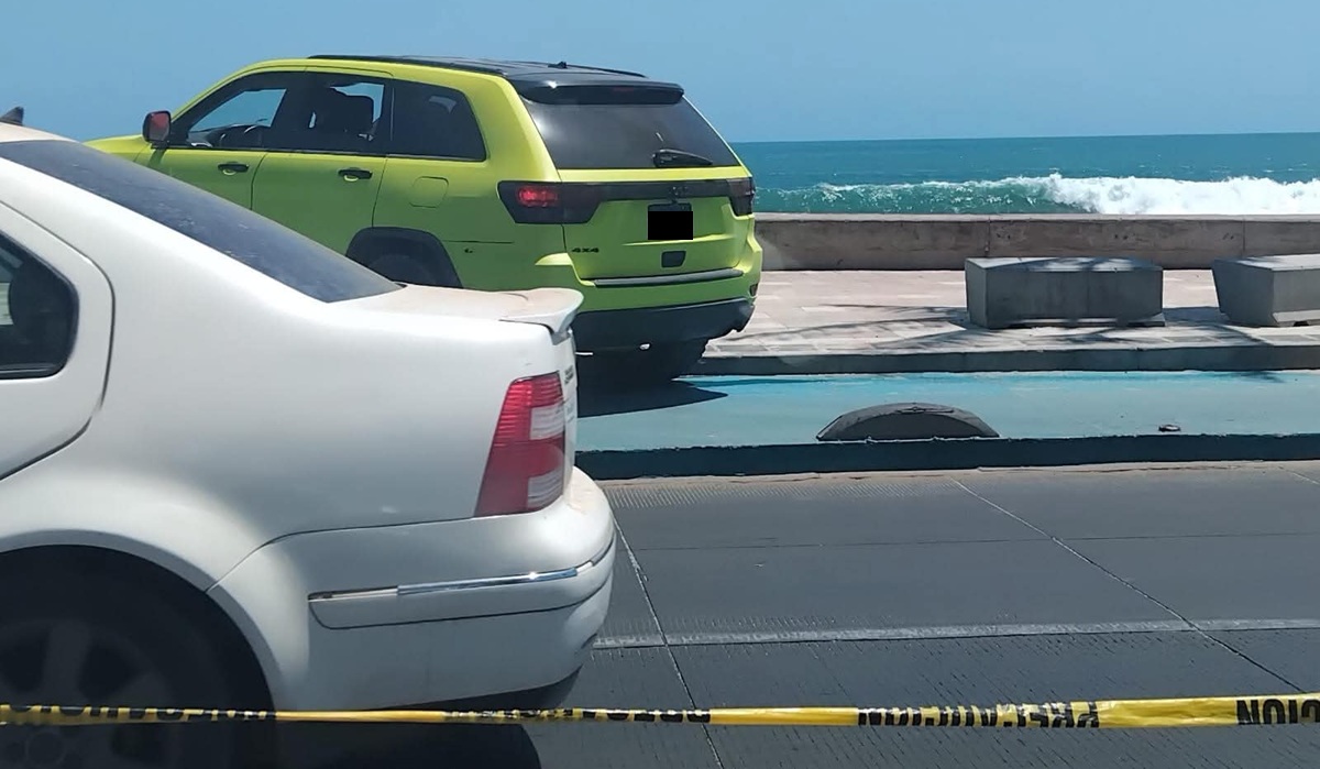 Detenido por estacionar su camioneta y orinar en el Malecón de Mazatlán