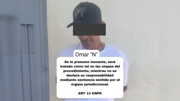 Detienen a hombre por presunto robo de bebidas alcohólicas en tienda de conveniencia de Mazatlán