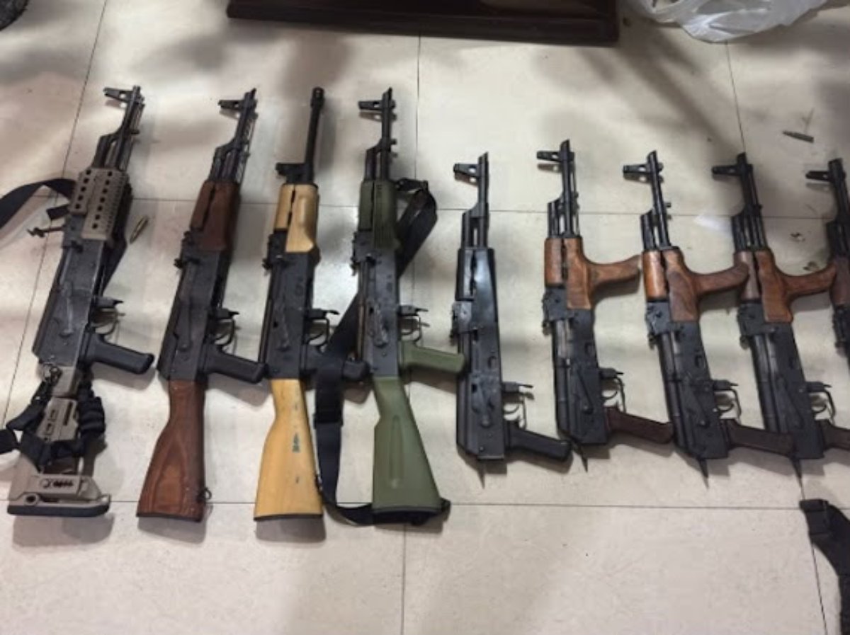 Fusiles AK-47 decomisados