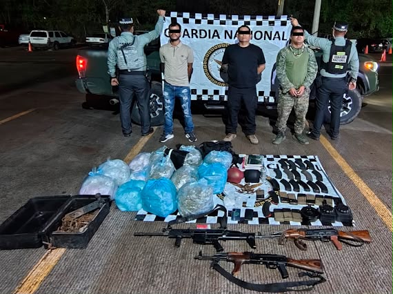 Detienen a tres hombres con armas, drogas y un explosivo, en Mocorito