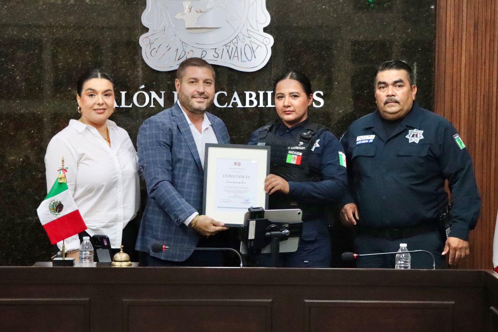 En el marco del Día del Policía, el Ayuntamiento hace entrega de constancias y nombramientos a elementos de la Policía Municipal