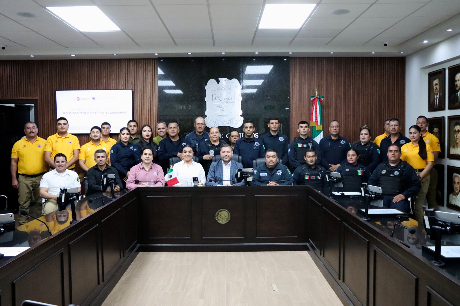 En el marco del Día del Policía, el Ayuntamiento hace entrega de constancias y nombramientos a elementos de la Policía Municipal