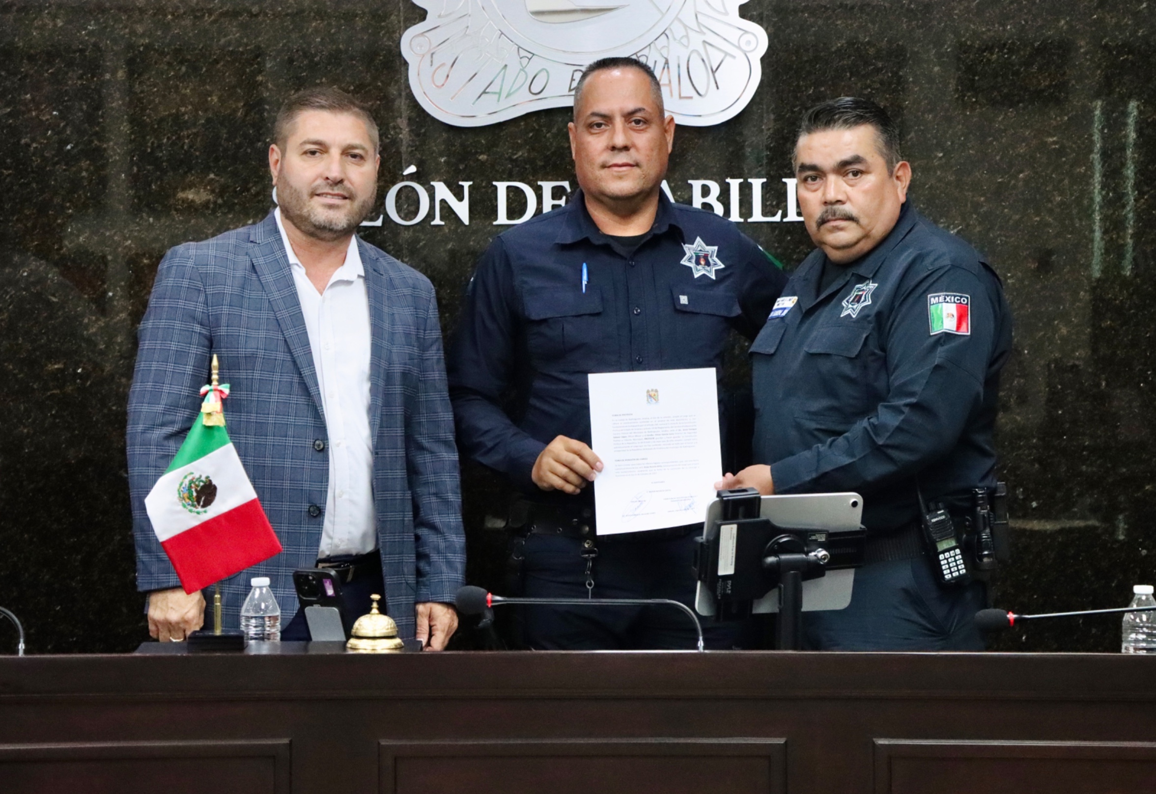 En el marco del Día del Policía, el Ayuntamiento hace entrega de constancias y nombramientos a elementos de la Policía Municipal