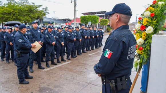 Reconoce Lupita López la labor de los policías en Salvador Alvarado; “no es un trabajo fácil”, afirma durante celebración de su día