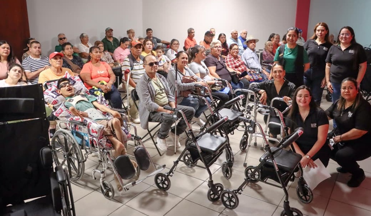 DIF Sinaloa entrega apoyos funcionales a beneficiarios del centro del estado