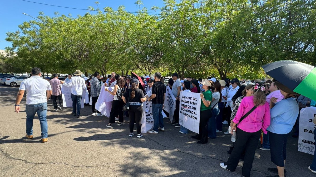 docentes del snte 27 se manifiestan en culiacan reunion