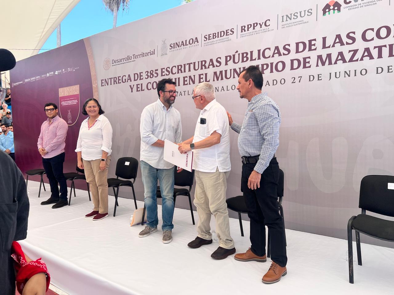 Escuinapa recibe terreno para la construcción de preparatoria "Margarita Maza"