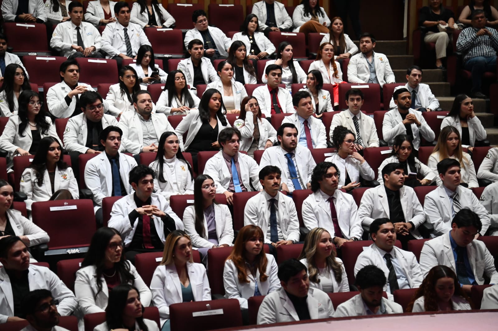 Egresan casi 100 médicos internos de pregrado en la UAS